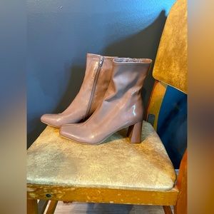 Steve Madden size 7 tan ankle boot. True to size but made for smaller ankles